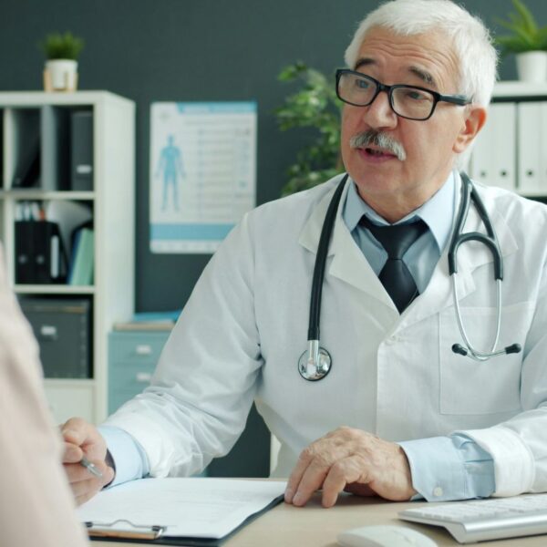 Physician discussing Alabama medical cannabis dosage limits with a patient during a consultation