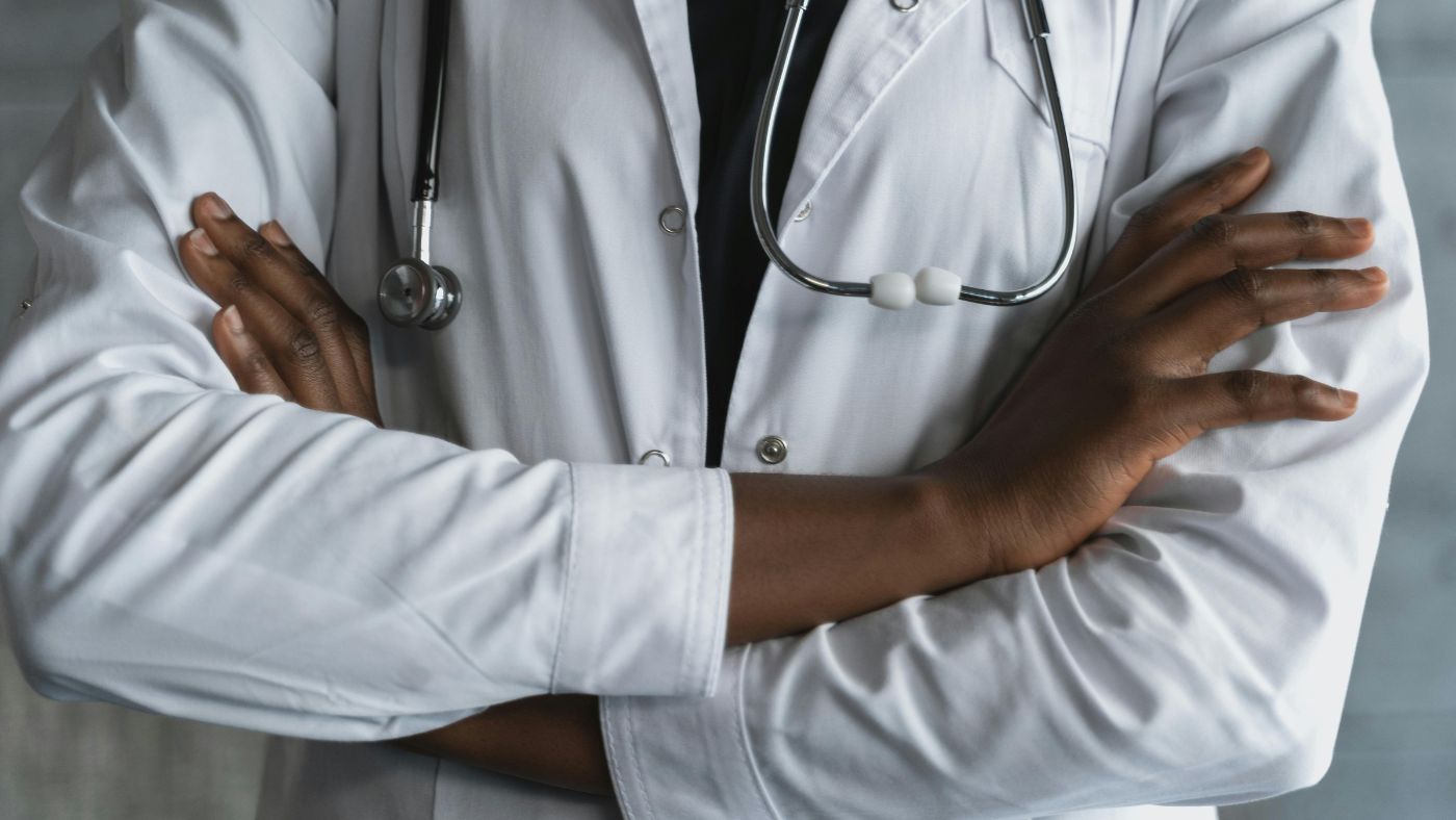 Close-up of a physician with arms crossed, offering a clinical perspective on medical cannabis vs. hemp and CBD in Alabama.